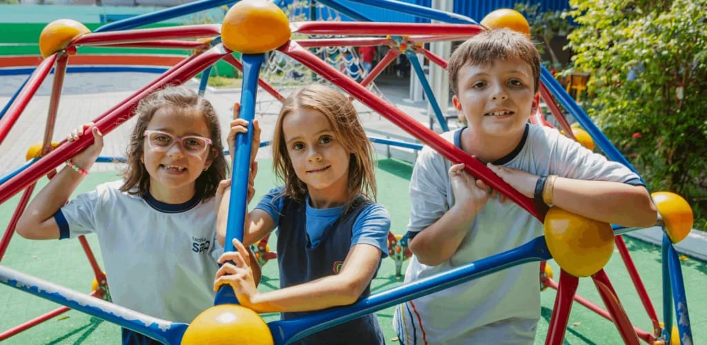 Crianças da Escola SAP em um momento de convivência
