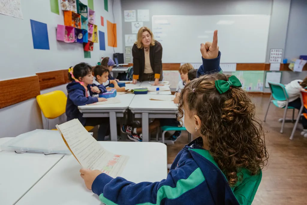 Alunos da Escola SAP aprendendo por meio de experiências