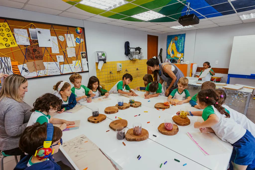 Crianças da Educação Infantil da Escola SAP em uma atividade coletiva