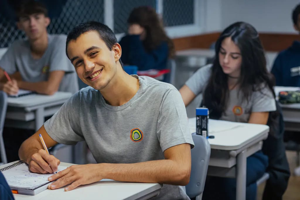 Estudante do Ensino Médio da Escola SAP em atividade acadêmica